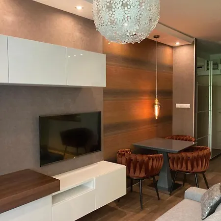 Corvin Luxury White Apartment *